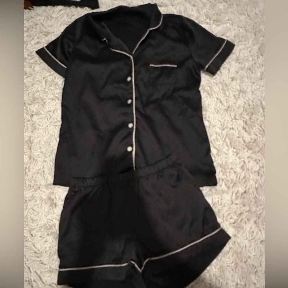 Black silk pajamas kids size 12 rly cute